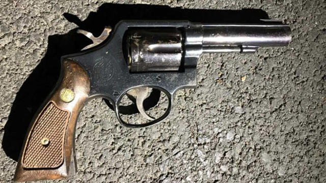 180819-cbsnewyork-pistol-recovered-east-flatbush.jpg 
