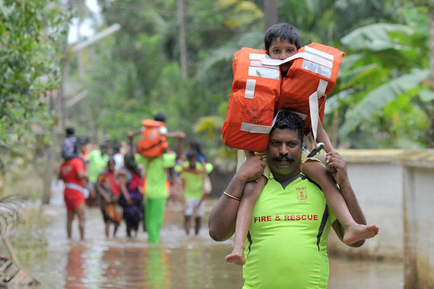 TOPSHOT-INDIA-DISASTER-FLOODS-KERALA 