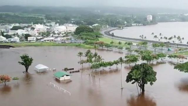 cbsn-fusion-neighborhoods-flood-and-burn-as-hurricane-pummels-hawaii-thumbnail-1643127-640x360.jpg 