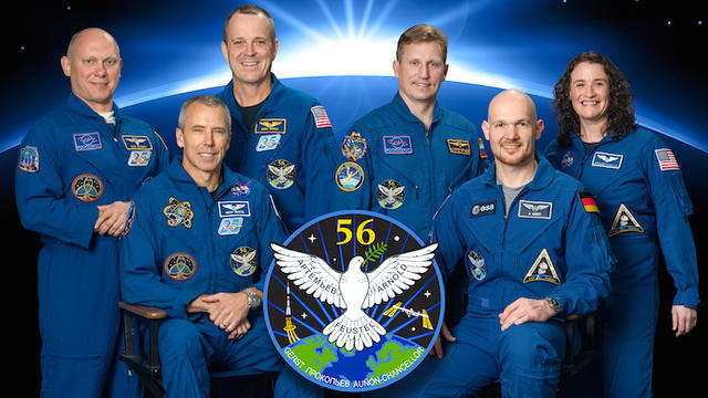 international-space-station-crew.jpg 