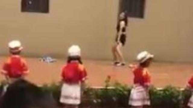 china-kindergarten-pole-dance.jpg 