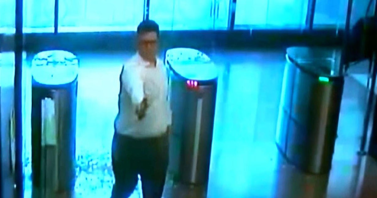 Cincinnati shooting Omar Enrique Santa Perez's gun jammed during Fifth