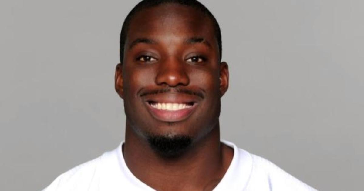 Buffalo Bills' Vontae Davis retires at halftime of game