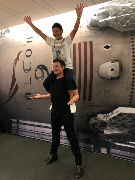 091818-musk-shoulders.jpg