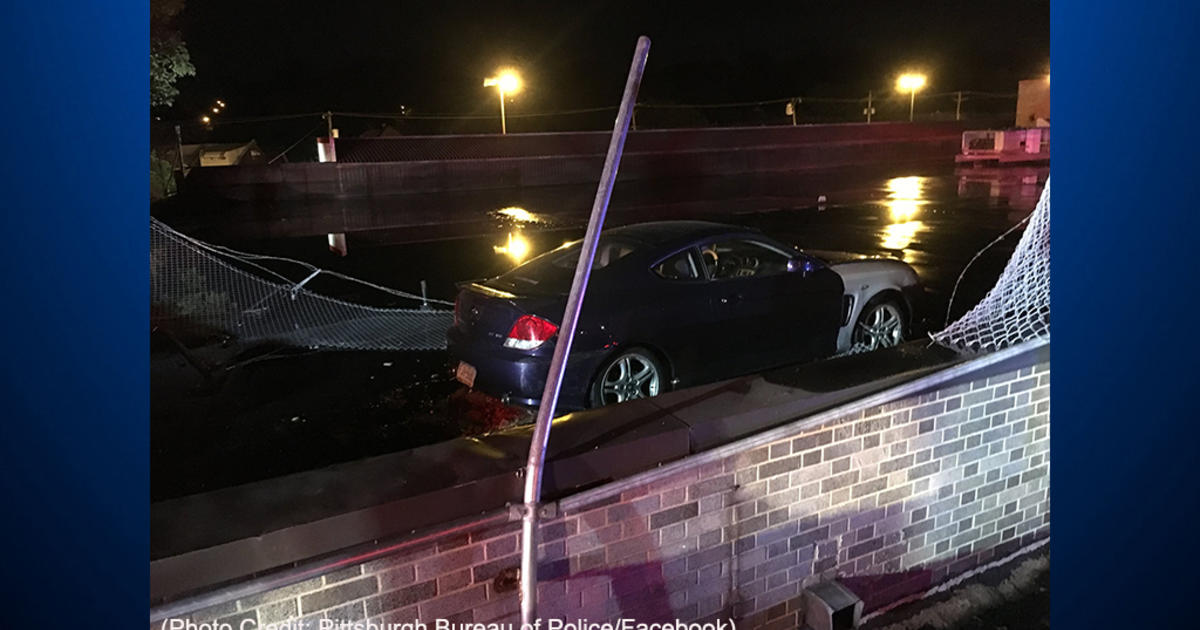 Police: Drunk Driver Crashes Onto Greenfield Giant Eagle Roof
