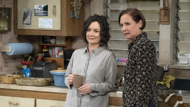 SARA GILBERT, LAURIE METCALF 