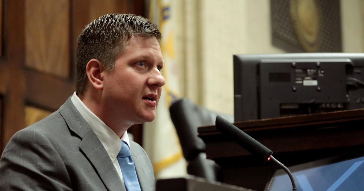 Jason Van Dyke, Officer Charged In Laquan McDonald Death, Takes Stand ...