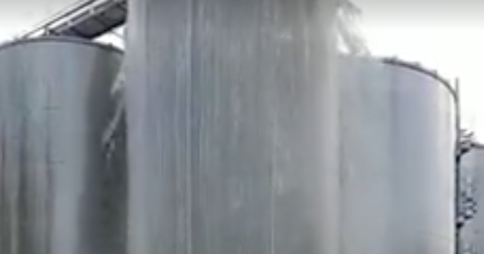 Winery loses 8,000 gallons of prosecco after fermentation tank explodes ...