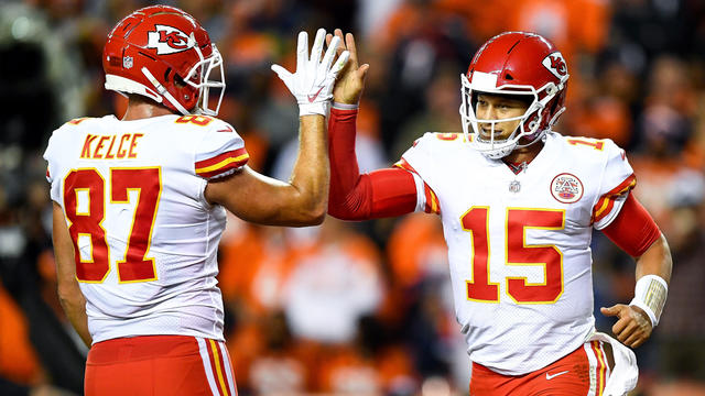 travis-kelce-patrick-mahomes-chiefs.jpg 