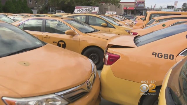 illegally-parked-queens-taxis.jpg 