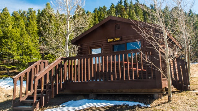 hermit-park-bear-claw-cabin-photo-c-harry-strharsky.jpg 