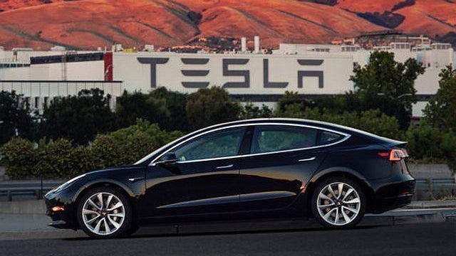 tesla-model-3.jpg 