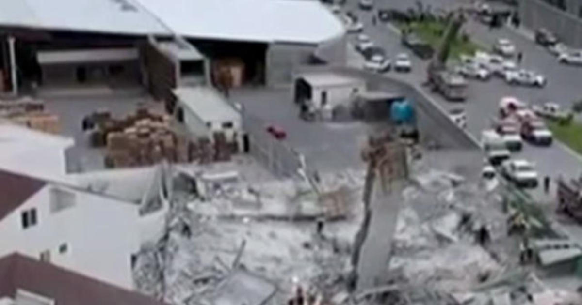 A section of this new luxury mall just collapsed in Mexico City / X