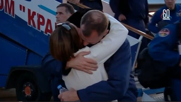 ASTRONAUT EMERGENCY LANDING 12PKG_frame_2851