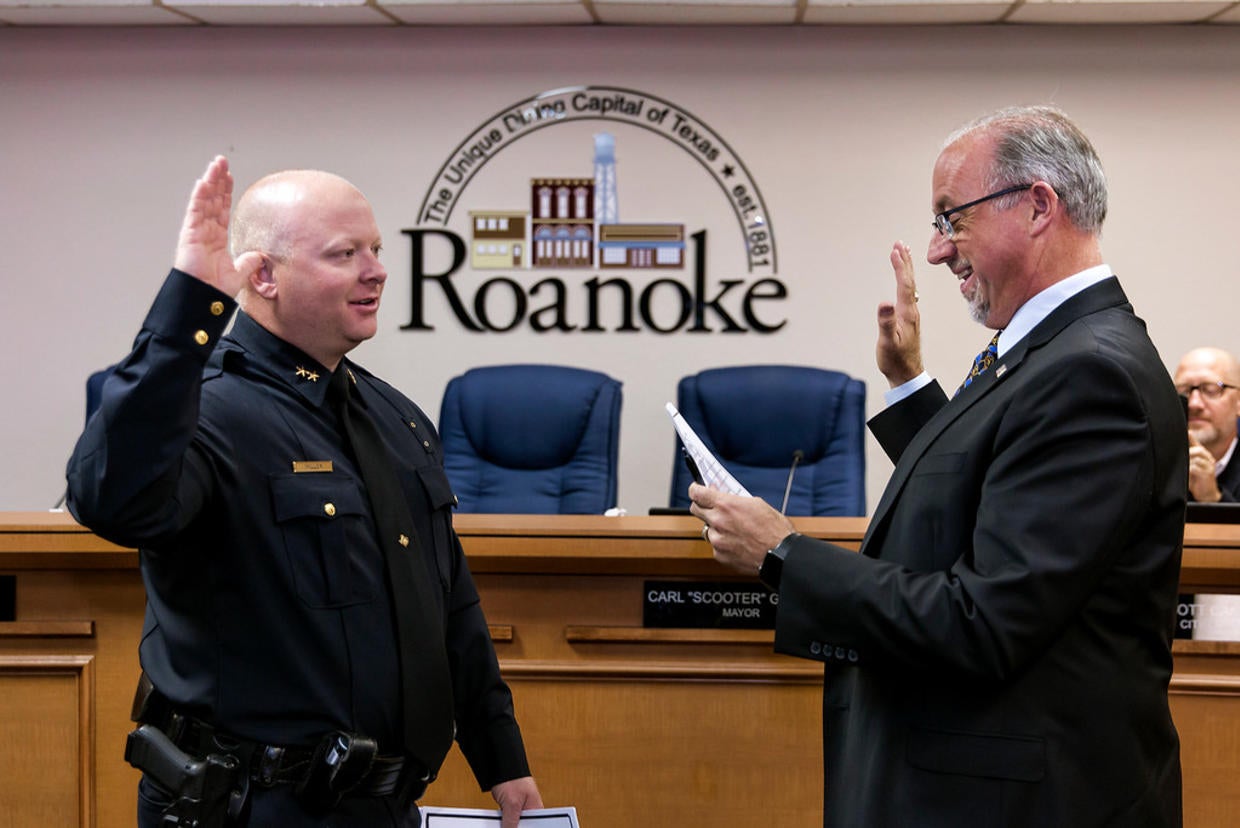 Long-Time Roanoke Police Officer Sworn In As Chief - CBS DFW