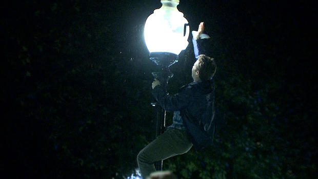 boston common light pole climber 