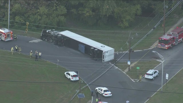 overturned-tractor-trailer.jpg 