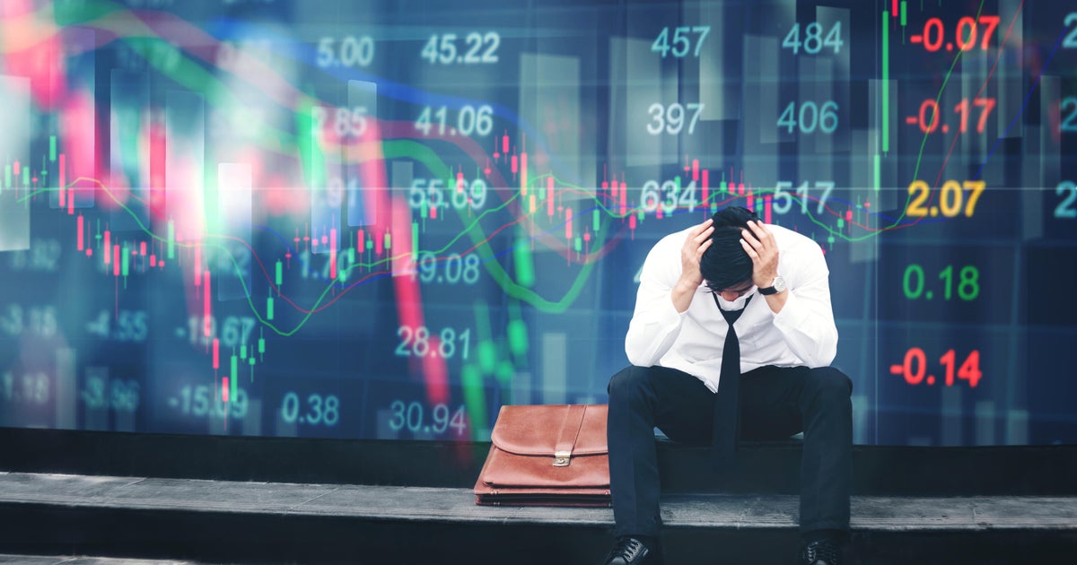 Dow Jones drops 500 points as stocks turn negative for the year - CBS News