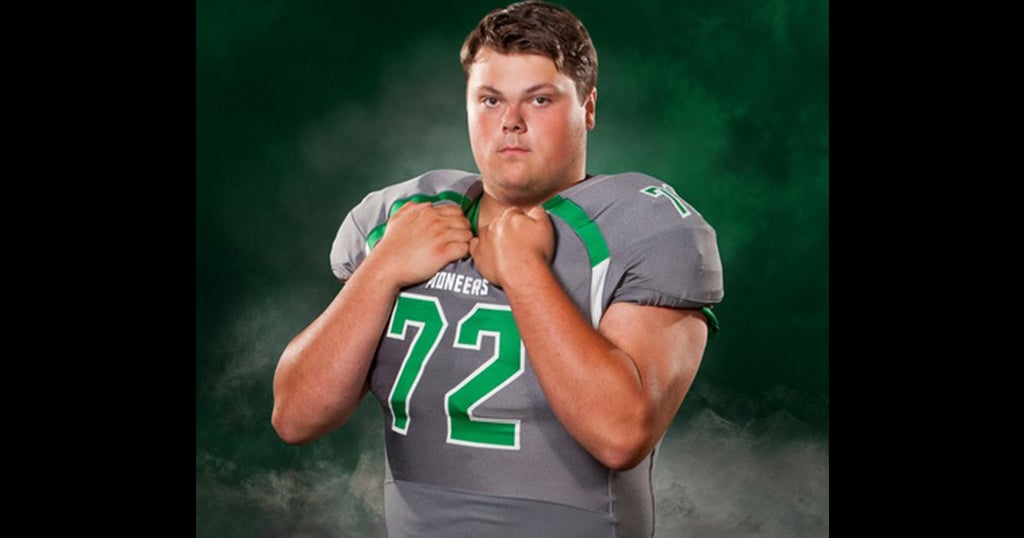 Hundreds Attend Mass For HillMurray Football Player In Coma CBS