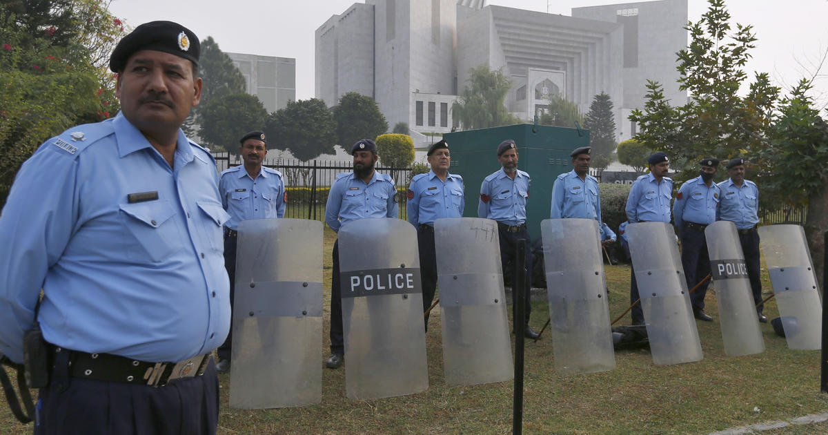 Pakistans High Court Acquits Christian Woman Asia Bibi On Death Row For Blasphemy Cbs News