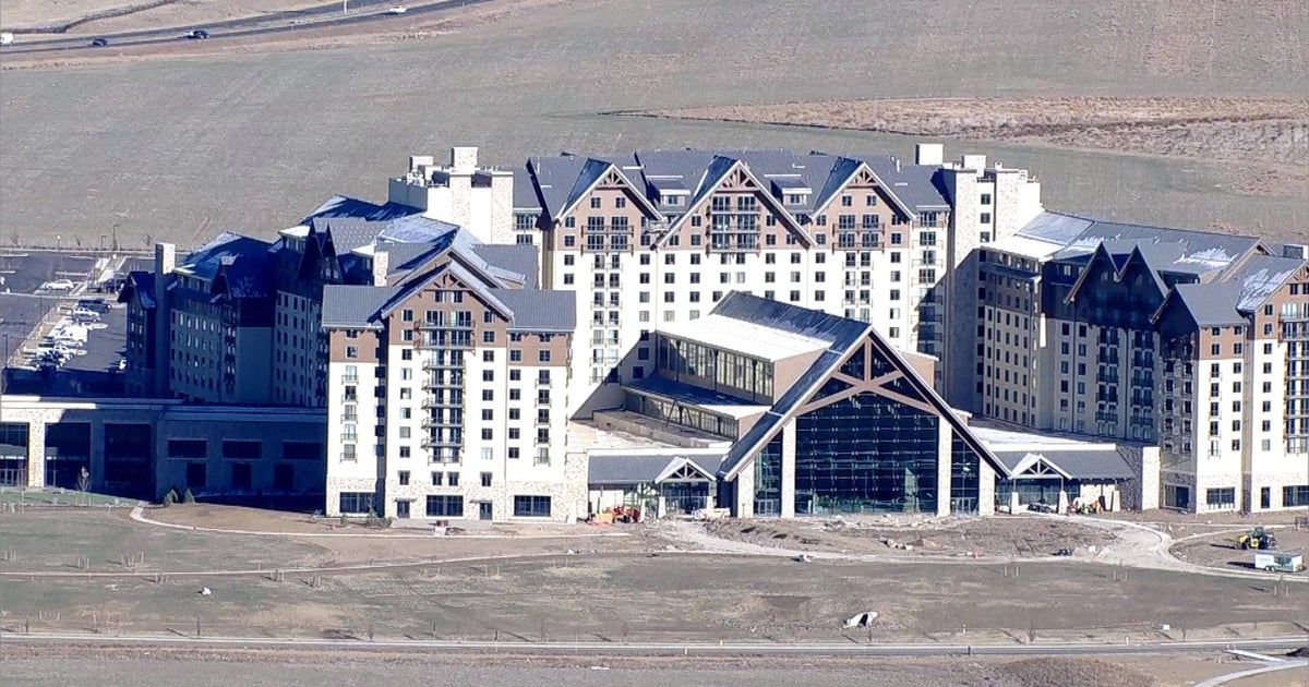 much-anticipated-gaylord-rockies-resort-finally-opens-cbs-colorado