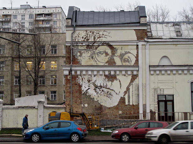 vhils-gallery-moscow-russia-012010-alexandre-farto-promo.jpg 
