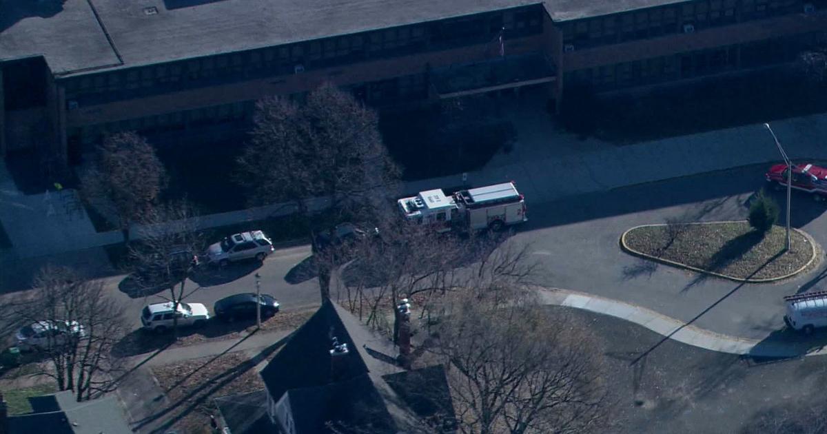 Gas Leak At Oliver Wendell Holmes School In Oak Park - CBS Chicago