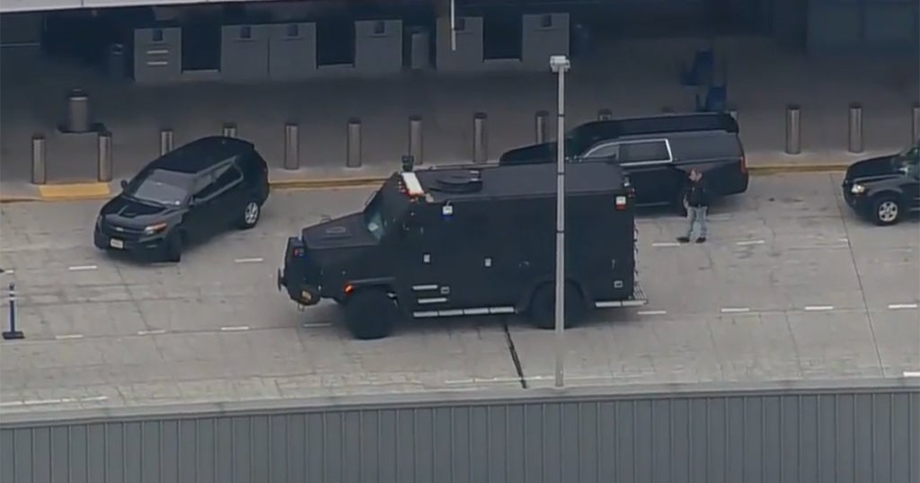 All Clear At JFK After Police Investigate Unattended Bag CBS New York