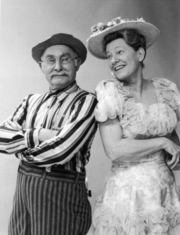 Grandpa Jones &amp; Minnie Pearl On 'Hee Haw' 