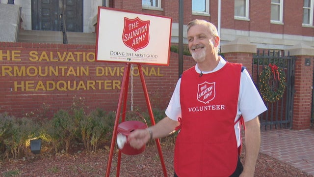 salvation-army-bell-ringing-5vo-transfer_frame_394.jpg 