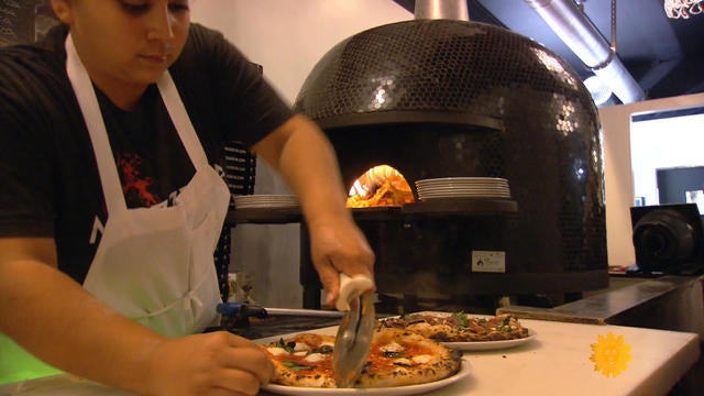 1119-en-deafpizza-smith-1716059-640x360.jpg 