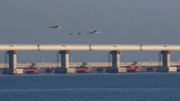 Russian jet fighters fly over a bridge 