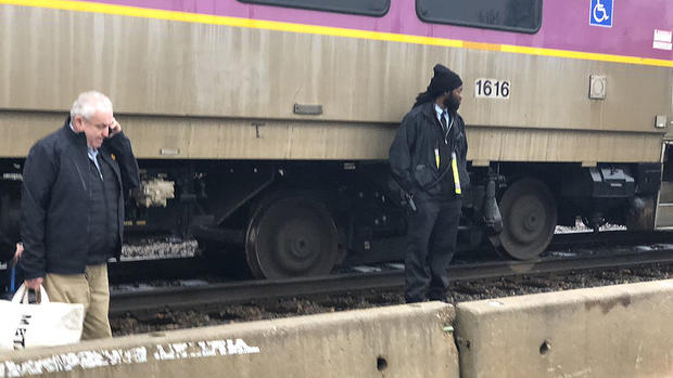 MBTA commuter train derails 
