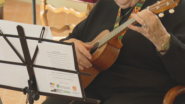 seniors-ukulele-5sotvo-transfer_frame_433.png 