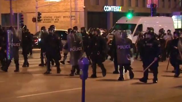 cbsn-fusion-st-louis-police-officers-accused-of-beating-undercover-colleague-thumbnail-1724024-640x360.jpg 