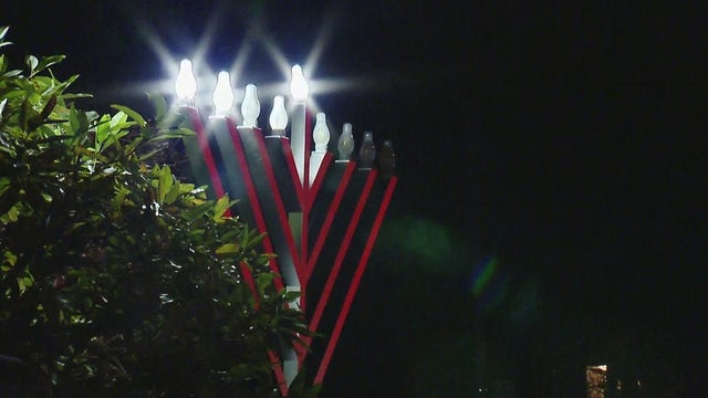 tree-of-life-menorah-lighting.jpg 