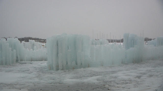 excelsior-ice-castle-being-built.jpg 