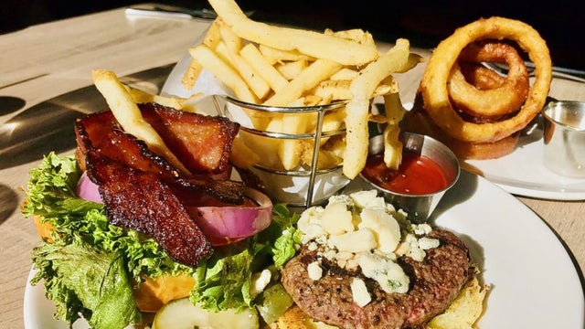 bunzzz_sports_bar__grill_photo_1_enhanced.jpg 