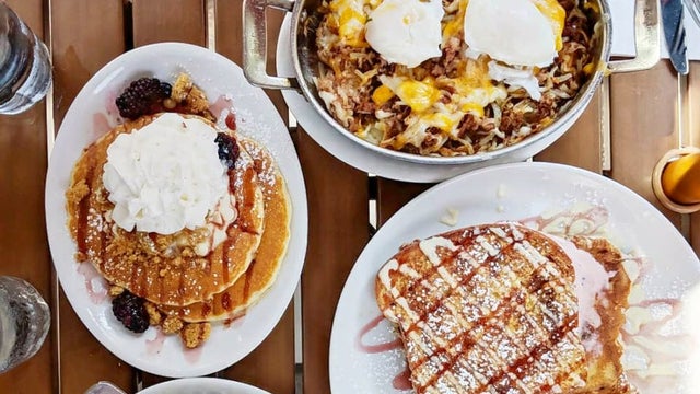 wildberry_pancakes_and_cafe_photo_3_enhanced.jpg 