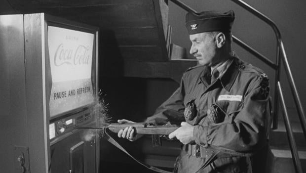 dr-strangelove-coke-machine-kennan-wynn-columbia-pictures-620.jpg 