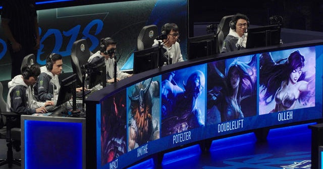In esports, parents and coaches push young players to excel - CBS News