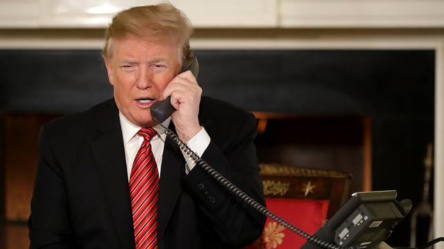 The-President-And-First-Lady-Assist-NORAD-With-Santa-Tracker-Phone-Calls.jpg 