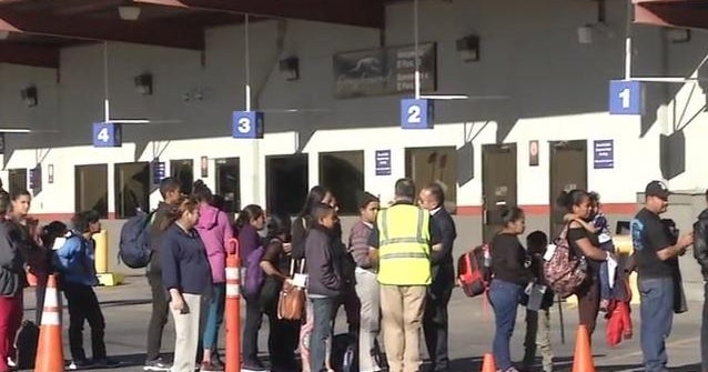 ICE unexpectedly drops hundreds of migrants at El Paso bus station ...