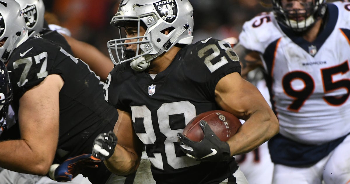 Former NFL player Doug Martin died in Oakland police custody, officials say