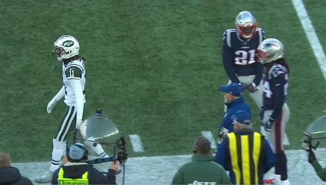 Watch Tom Brady Refuse To Come Out Of Bucs Week 18 Game Until Gronk Gets  His $500k Incentive (VIDEO)