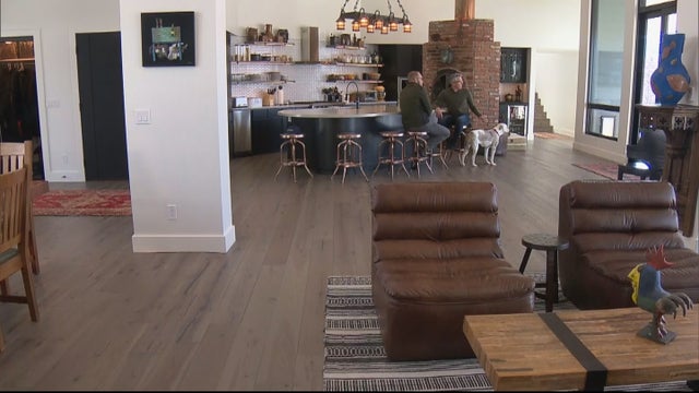 JOHN DENVER'S HOME 6PKG_frame_3181 