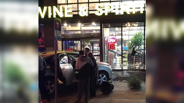 minneapolis-police-car-hits-car-into-hums-liquor-store.jpg 