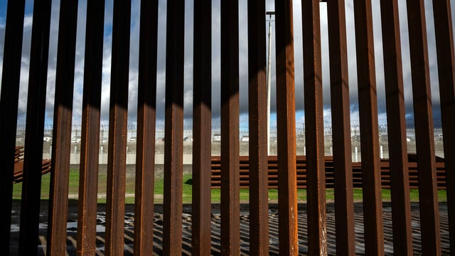 borderwall.jpg 