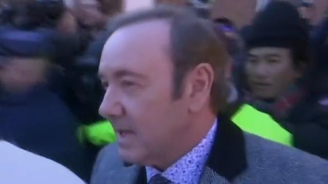 cbsn-fusion-kevin-spacey-appears-in-massachusetts-courtroom-on-sex-assault-charge-thumbnail-1751688-640x360.jpg 