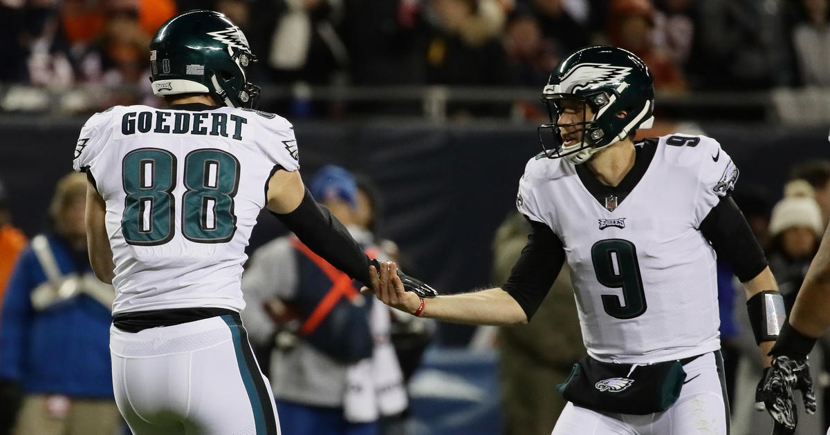 Philadelphia Eagles survive late field-goal attempt to eliminate Chicago  Bears, 16-15 